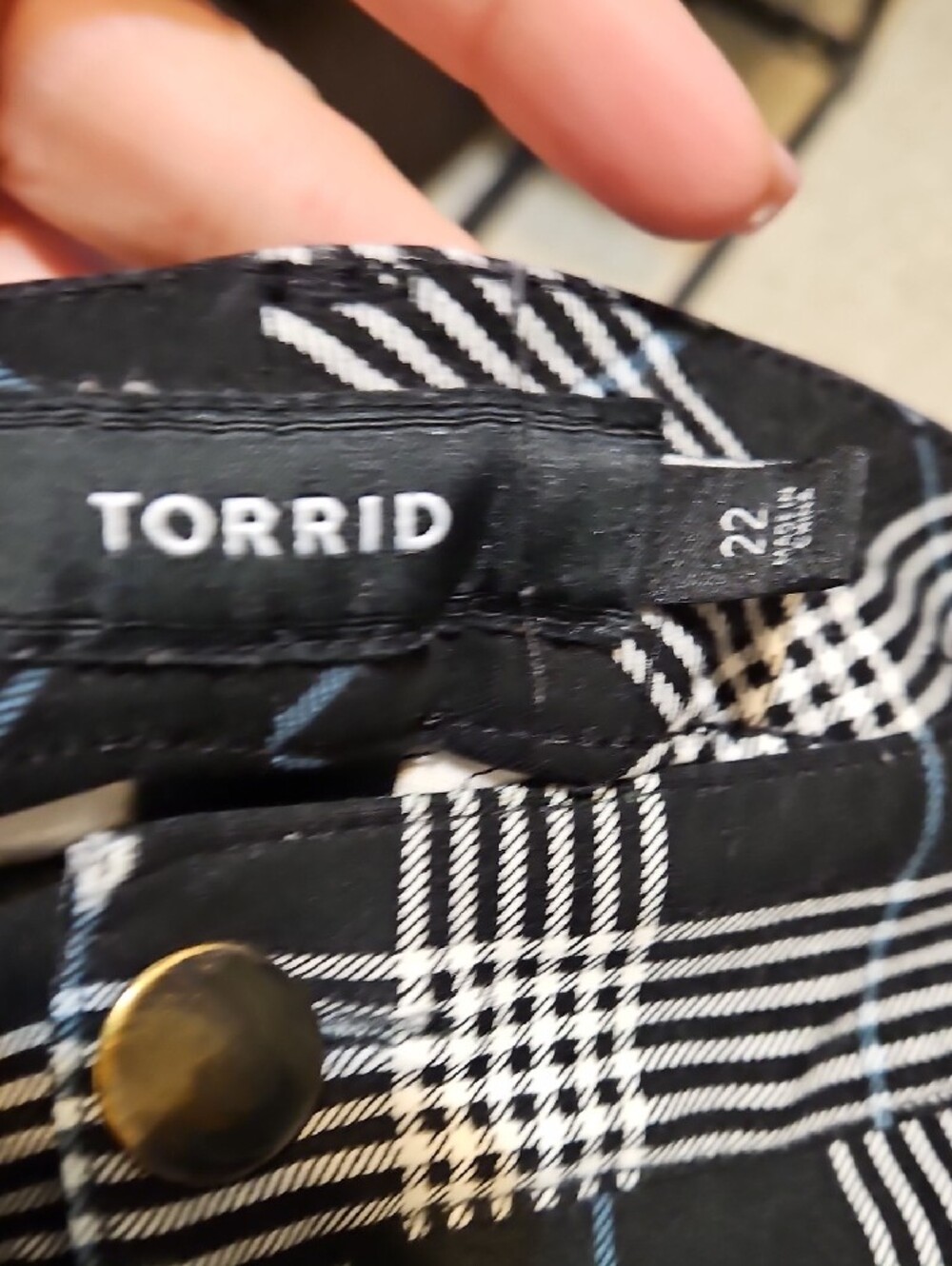 torrid Black & White Plaid Cropped Pants With Side Zippers - Picture 6 of 7